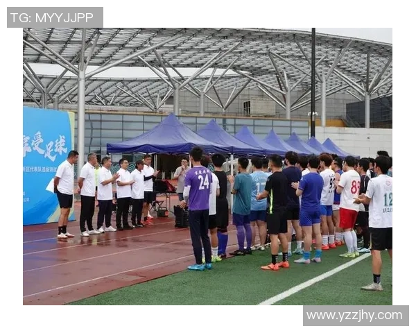 重庆足球队强势崛起荣登足球状态排行榜第二名引发热议